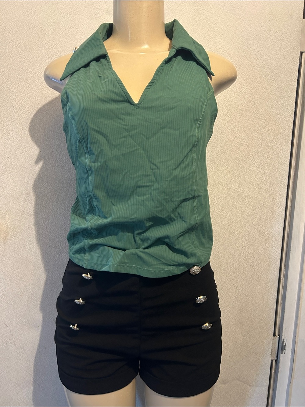 Green V-Neck Sleeveless Top – Women's Collared Tank